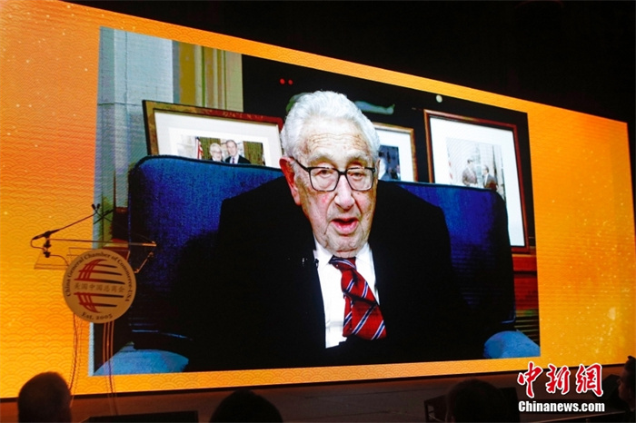 當(dāng)?shù)貢r(shí)間2023年1月18日晚，美國中國總商會(CGCC)在紐約舉行2023年中國農(nóng)歷新年晚宴。圖為亨利·基辛格以視頻方式致辭。<a target='_blank' href='/' _fcksavedurl='/'><p  align=