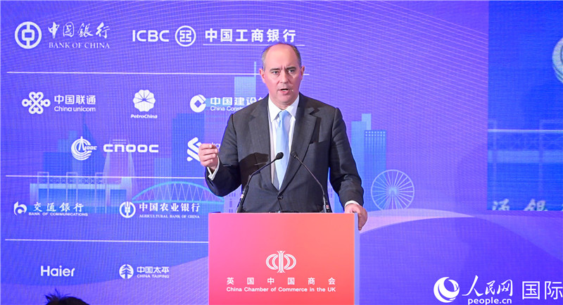 英國(guó)商業(yè)貿(mào)易部國(guó)務(wù)大臣（投資大臣）多米尼克·約翰遜與會(huì)。人民網(wǎng) 郭錦標(biāo)攝