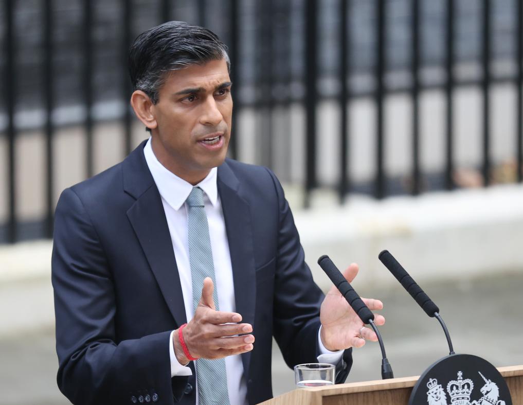 2022年10月25日，里希·蘇納克在英國倫敦唐寧街10號首相府前發(fā)表講話。新華社記者李穎攝