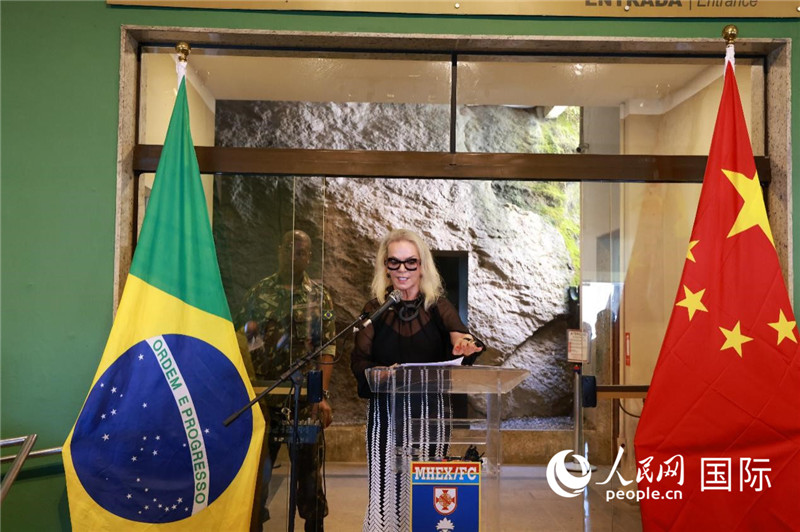 山河文化促進(jìn)中心執(zhí)行總裁瑪西婭·梅爾基奧爾在攝影展開幕式上致辭。 人民網(wǎng)記者 陳海琪攝