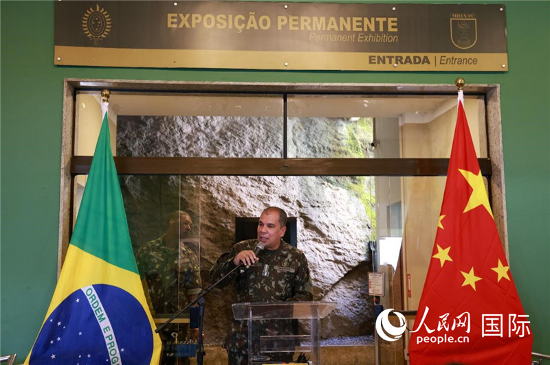 科帕卡瓦納要塞司令亞歷山大·羅伯托在攝影展開幕式上致辭。 人民網(wǎng)記者 陳海琪攝