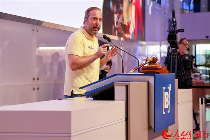 巴西礦產(chǎn)和能源部部長(zhǎng)亞歷山大·西爾維拉發(fā)表致辭。人民網(wǎng)記者 宋亦然攝