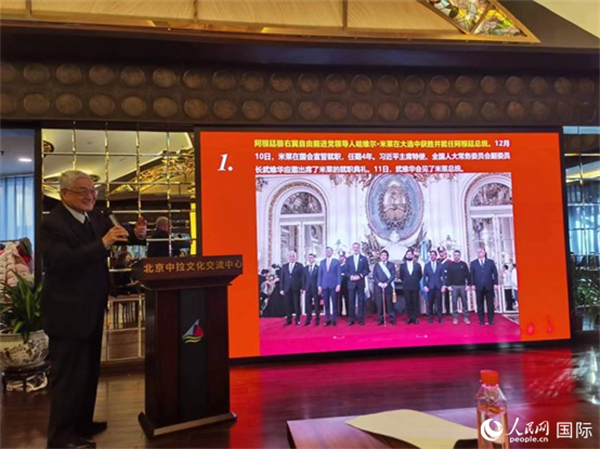 中國(guó)社會(huì)科學(xué)院榮譽(yù)學(xué)部委員、研究員徐世澄就評(píng)選結(jié)果進(jìn)行點(diǎn)評(píng)。人民網(wǎng)記者 魯揚(yáng)攝