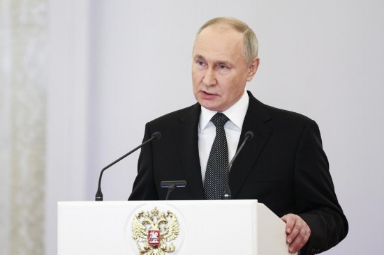 2023年12月8日，俄羅斯總統(tǒng)普京在莫斯科克里姆林宮出席“祖國(guó)英雄日”慶祝儀式。新華社/塔斯社