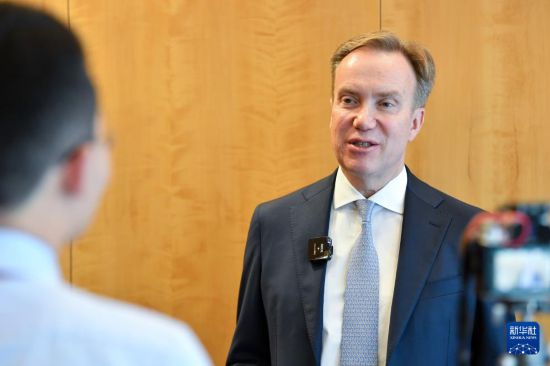 1月9日，在瑞士日內(nèi)瓦，世界經(jīng)濟(jì)論壇總裁博爾格·布倫德接受新華社記者專訪。新華社記者 連漪 攝