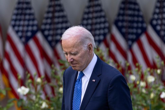 2023年4月24日，美國總統(tǒng)拜登在首都華盛頓白宮出席活動。新華社發(fā)（亞倫攝）