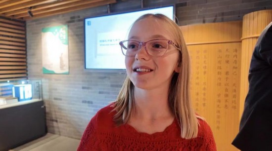 美國猶他州小學(xué)生米麗婭姆·居布萊接受記者采訪。