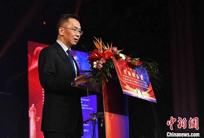 當(dāng)?shù)貢r間1月16日晚，以“共同向未來”為題的慶祝中法建交60周年大型文藝晚會在巴黎舉辦。中國駐法國大使盧沙野出席晚會并致辭。 <a target='_blank' href='/' _fcksavedurl='/'><p  align=