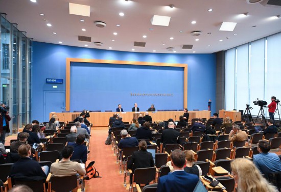 這是2月12日在德國柏林拍攝的《2024年慕尼黑安全報(bào)告》發(fā)布現(xiàn)場。新華社記者 任鵬飛 攝