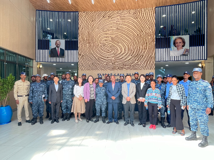 圖為埃塞俄比亞聯(lián)邦警察中文培訓(xùn)班開班儀式現(xiàn)場(chǎng)。亞的斯亞貝巴大學(xué)孔子學(xué)院供圖