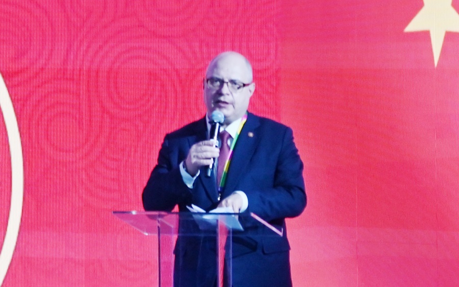 俄羅斯國家杜馬資產(chǎn)、土地和財產(chǎn)關(guān)系委員會主席兼俄中議員友好小組主席加夫里洛夫致辭。主辦方供圖