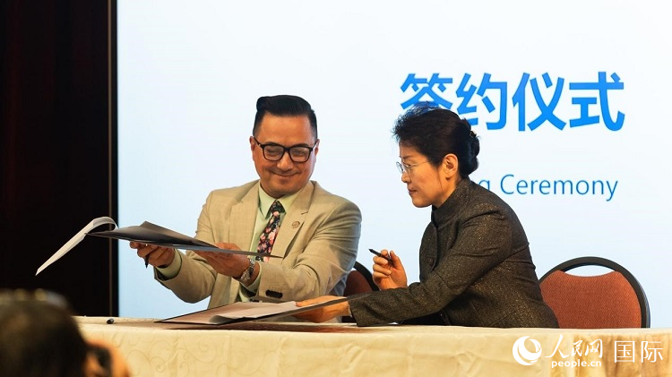 山東省圖書館與舊金山公共圖書館簽署合作協(xié)議。