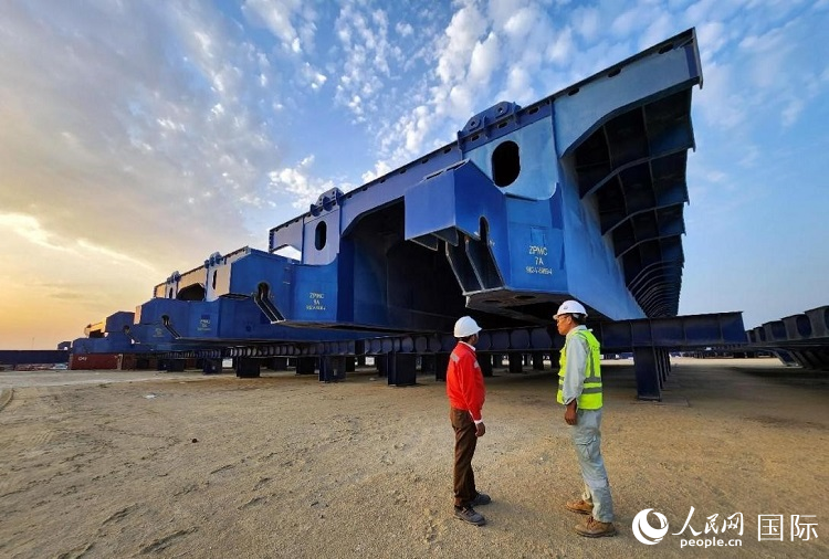 全球最大升船機平臺。人民網記者管克江攝