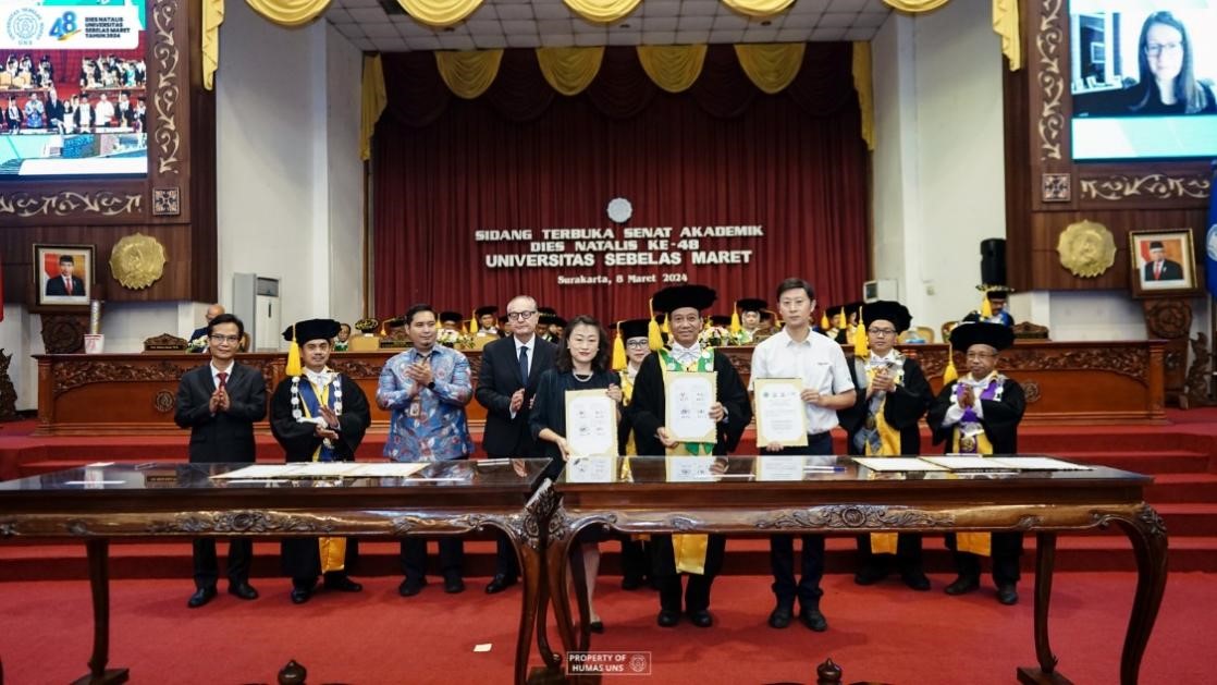 西華大學(xué)、三一一大學(xué)、印尼鋰源新材料有限公司、四川鋰源新能源有限公司四方共同簽署國際合作協(xié)議。印尼三一一大學(xué)孔子學(xué)院供圖