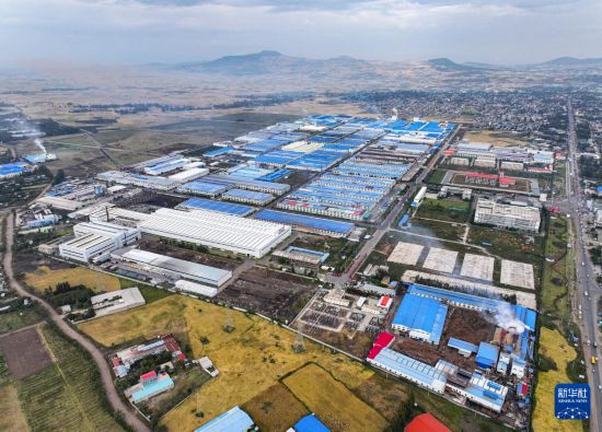 這是2023年11月3日在埃塞俄比亞杜凱姆市拍攝的東方工業(yè)園（無人機照片）。 新華社發(fā)（東方工業(yè)園供圖）