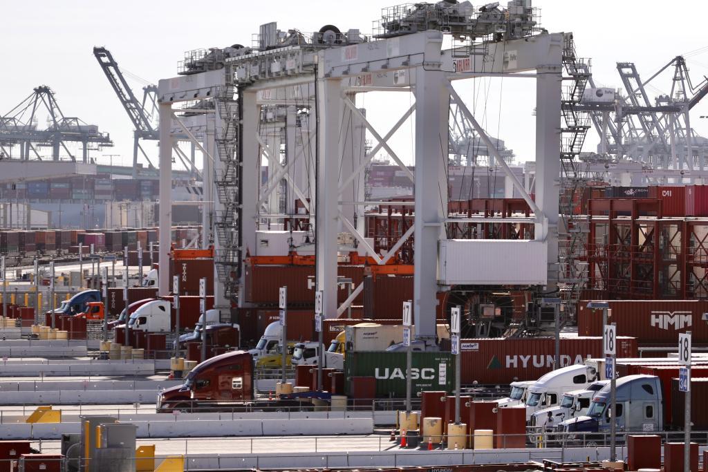 2021年10月29日拍攝的美國加利福尼亞州洛杉磯港景象。新華社發(fā)