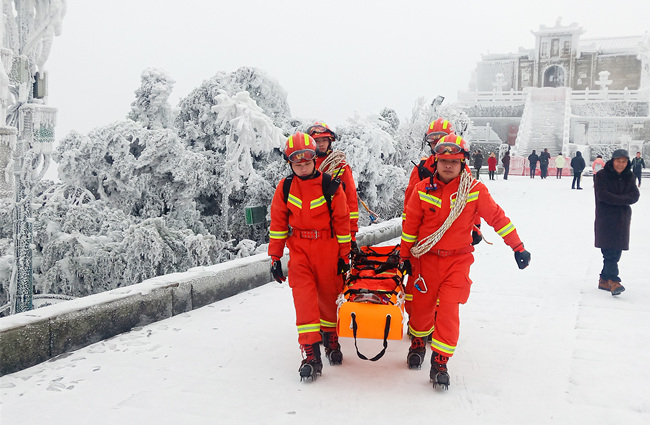穿梭在南岳山谷間的那一抹“消防橙”。受訪者供圖