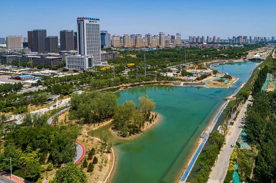 環(huán)城水系中的北湖公園越來(lái)越美。羅大慶攝