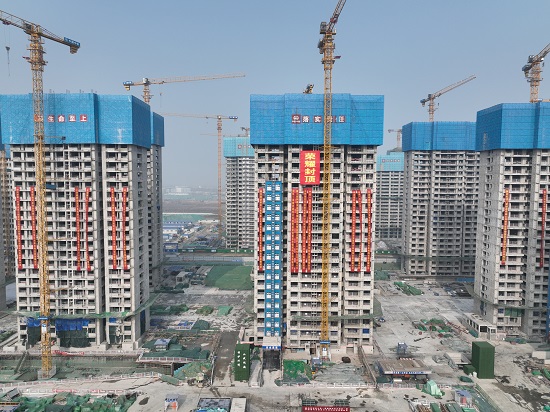 城中村改造一期封頂。賈子龍攝