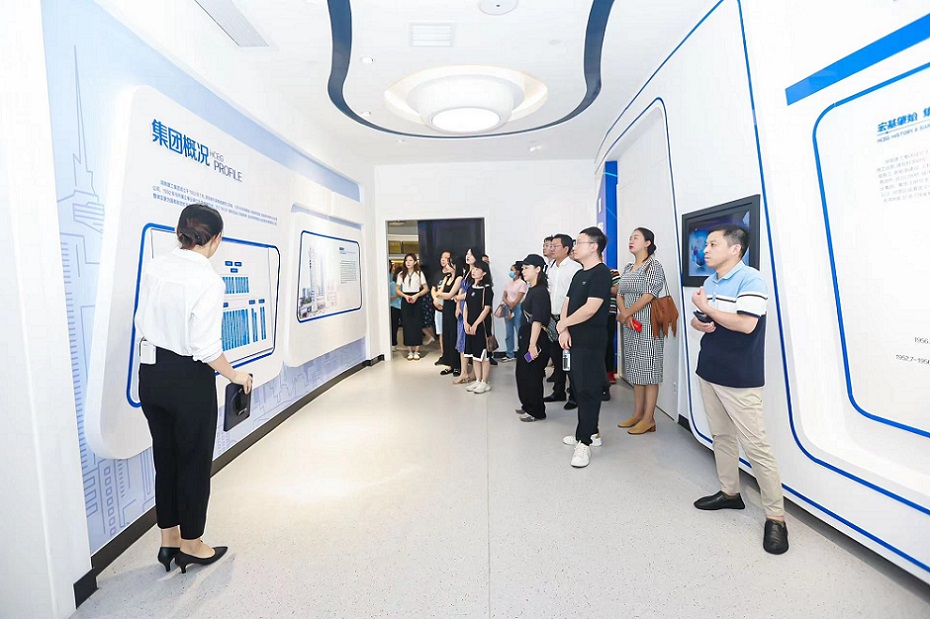 見面會(huì)參與人員在了解項(xiàng)目情況。單位供圖