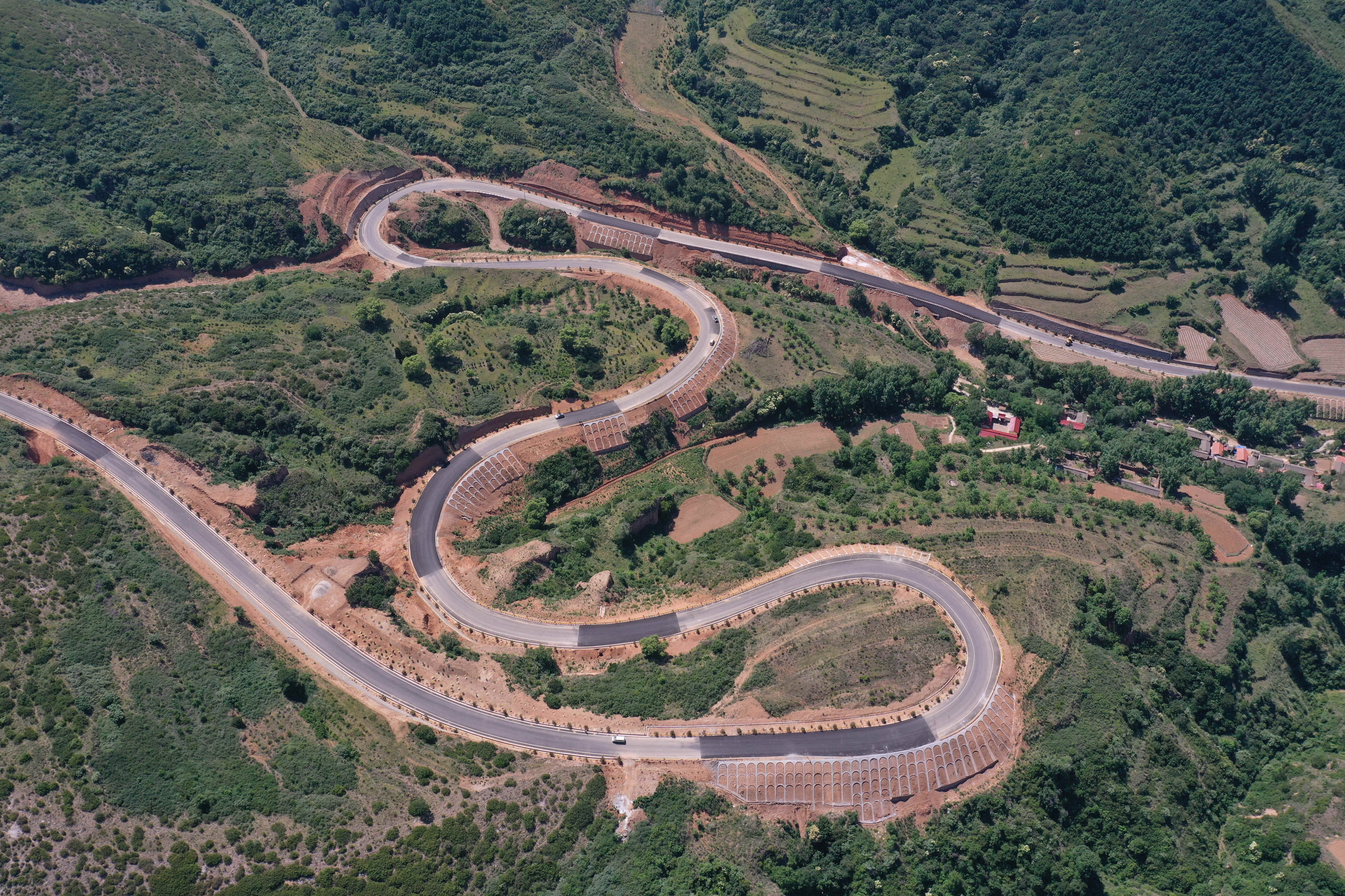 武鄉(xiāng)縣“四好農(nóng)村”航拍。張國(guó)平 攝