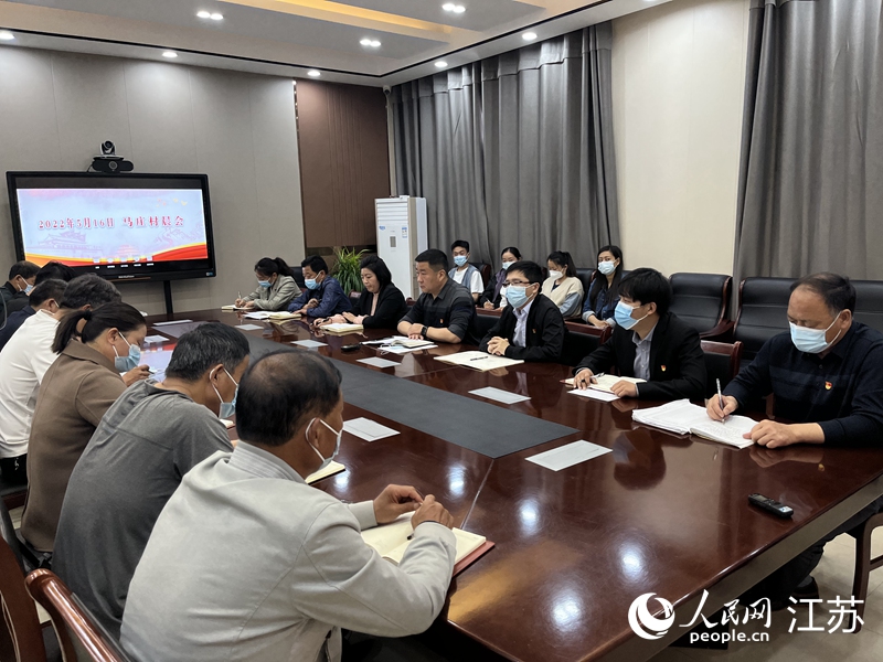 馬莊村以晨會(huì)開啟一天的工作。人民網(wǎng) 閆峰攝