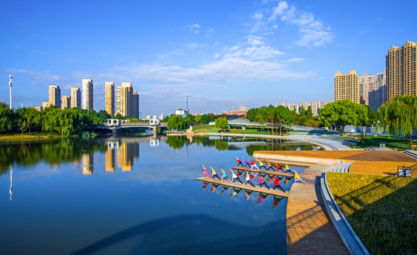 漫步街頭，科產(chǎn)城人融合的理念貫穿始終。無錫高新區(qū)管委會供圖