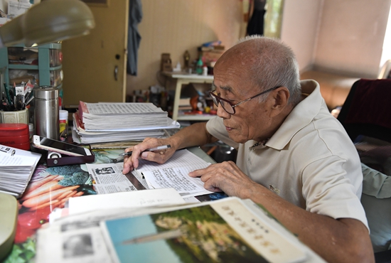 劉萬舉撰寫學(xué)黨史心得筆記。 受訪者供圖