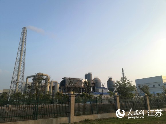 此次被當(dāng)?shù)鼐用穹从硰U氣刺鼻的企業(yè)。 人民網(wǎng) 張玉峰攝