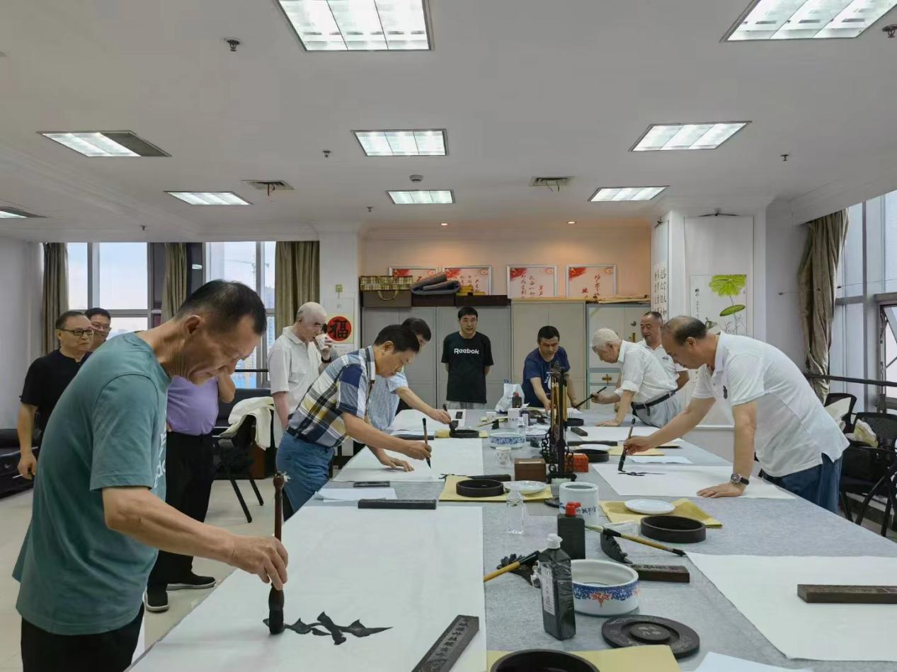 書畫作品創(chuàng)作交流活動。鄧慧芳攝