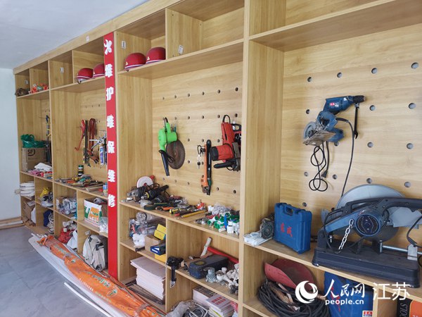 “荷樂(lè)益家”器材保管室。人民網(wǎng) 張瀚天攝