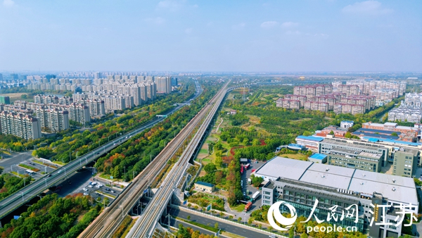 航拍幸福街道。人民網(wǎng)記者 王繼亮攝