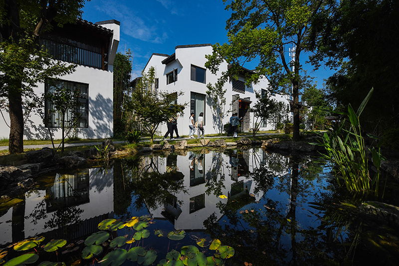 畈塘民宿群保留了江淮建筑的傳統(tǒng)風(fēng)格。吳芳攝