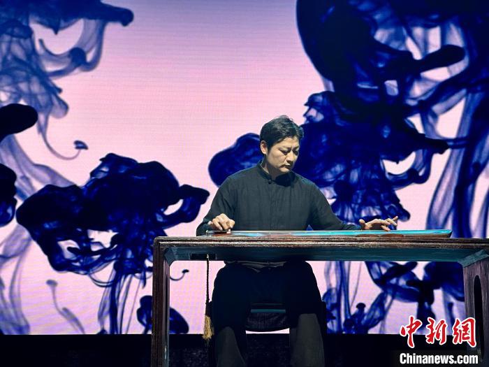 臺灣老師林法演奏《廣陵散》?！堺惥?攝