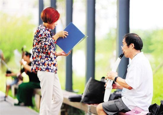 美舍河鳳翔濕地公園成為市民休閑的好去處。 南國(guó)都市報(bào)記者 汪承賢 攝