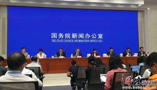 8月26日，國務(wù)院新聞辦召開國務(wù)院政策例行吹風(fēng)會。圖為吹風(fēng)會現(xiàn)場。 記者李巍攝