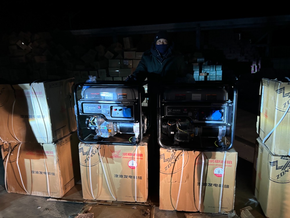 震區(qū)所需 重慶所能！重慶首批救援物資跨越千里抵達(dá)雪域高原