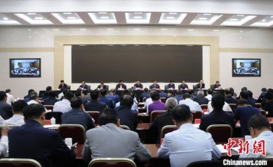  圖為青海省生態(tài)環(huán)境保護警示教育大會現場?！?zhí)砀！z 　　