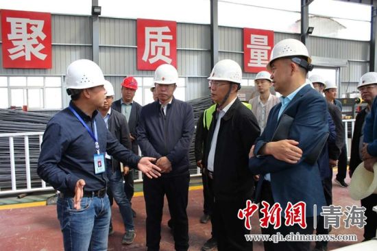 圖為生態(tài)環(huán)保專項督查現(xiàn)場。 孫舒亞攝