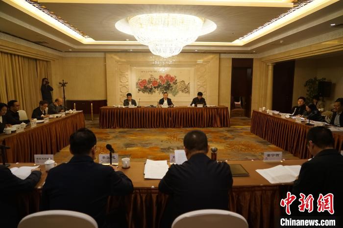 圖為座談會現(xiàn)場?！∨擞隄?攝