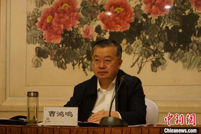 圖為全國人大常委會委員、全國人大華僑委員會副主任委員、致公黨中央副主席曹鴻鳴講話?！∨擞隄?攝