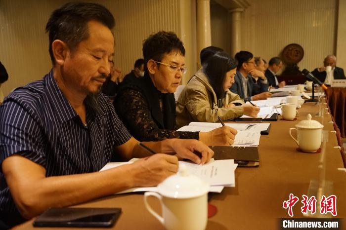 圖為座談會現(xiàn)場?！∨擞隄?攝