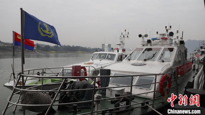 聯(lián)合巡江守護活動現(xiàn)場?！〗部h融媒體中心 攝