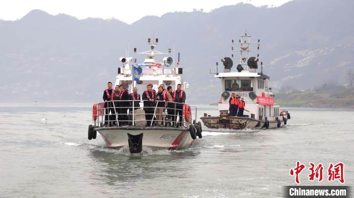 聯(lián)合巡江守護活動現(xiàn)場。　江安縣融媒體中心 攝