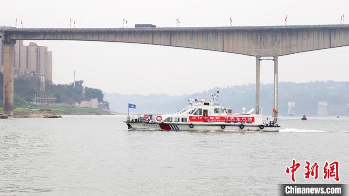 聯(lián)合巡江守護活動現(xiàn)場。　江安縣融媒體中心 攝