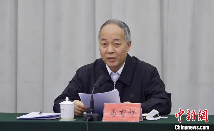 圖為農(nóng)業(yè)農(nóng)村部副部長馬有祥在部省共同打造青海綠色有機(jī)農(nóng)畜產(chǎn)品輸出地推進(jìn)會議上講話?！±罱瓕?攝