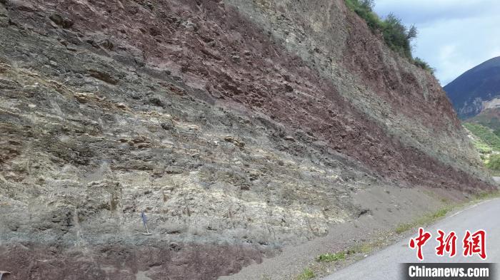 青藏高原東部始新世熱魯盆地的湖相沉積?！≈锌圃呵嗖馗咴?供圖