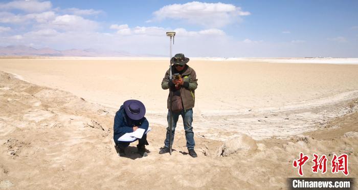 圖為鹽湖礦產(chǎn)資源國情調查。(資料圖) 柴綜院 供圖