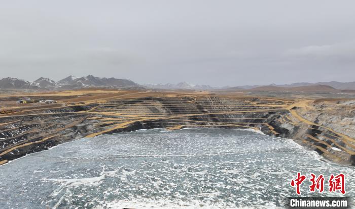 航拍圖為青海省海西蒙古族藏族自治州天峻縣木里礦區(qū)。　馬銘言 攝