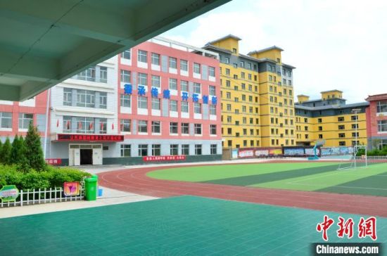 圖為化隆縣第一小學?！◆?shù)り枴z